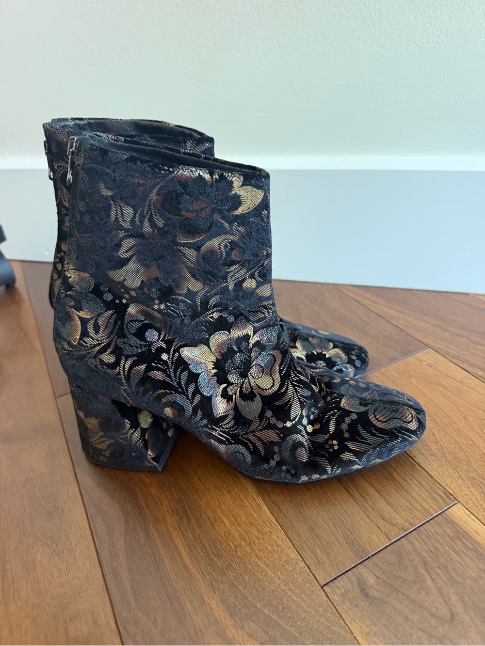 L'Intervalle Made in Spain Velvet Brocade Block Heel Booties Size 40/9 9.5 - Picture 5 of 14